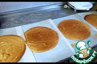 При какой температуре запекается бисквит