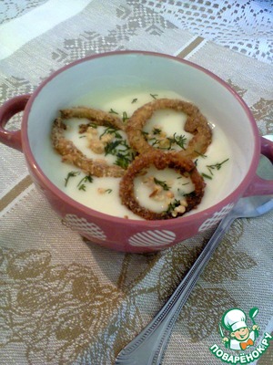 Рецепт Суп-пюре из цветной капусты с хрустящими луковыми кольцами и арахисом