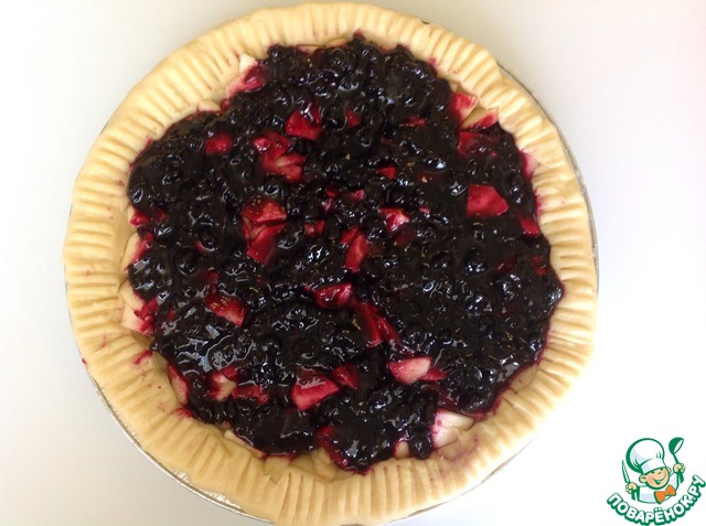 Лепка пирогов с вишней. Сладкие пироги. Живое варенье. Чтобы джем не вытекал. Пирожок с джемом вытекает.