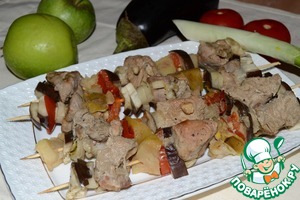 Рецепт Шашлык из свинины с яблоком и овощами