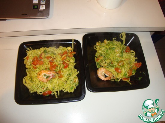 Паста с креветками и спаржей