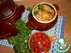 Рецепт Горшочки с картофелем, мясным ассорти и грибами