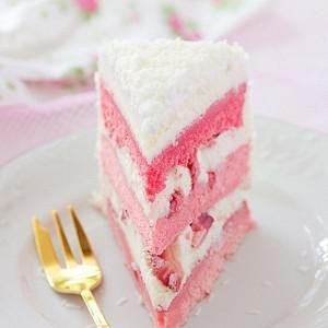 Рецепт Розовый земляничный торт с домашним маскарпоне в СВЧ
