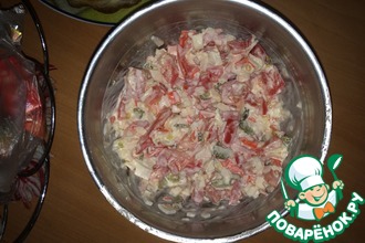 Рецепт: Крабовый салат с солеными огурцами