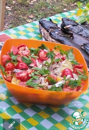 Рецепт "Салат для пикника" из копченой рыбы и картофеля
