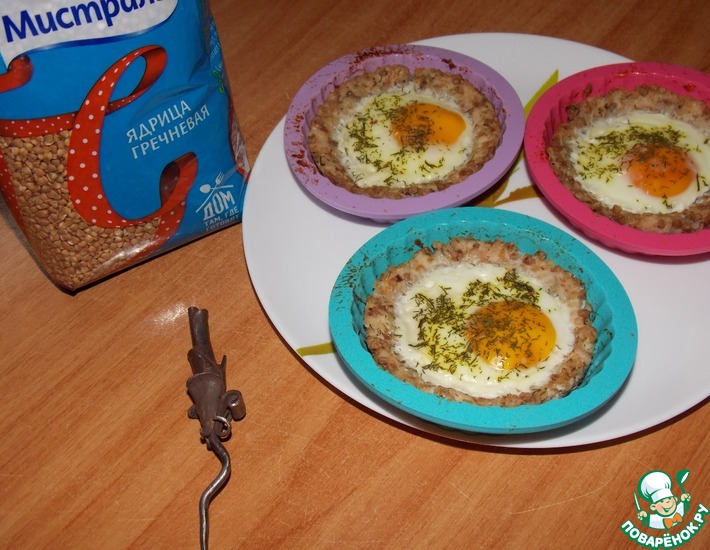 Рецепт: Гречневые тарталетки, запечённые с яйцом