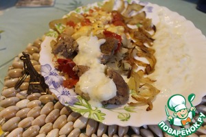 Рецепт Говядина в горшочке с овощами и луковым соусом