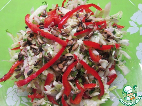 Салат из свежей капусты с семечками по рецепту golubga https://www.povarenok.ru/recipes/show/110047/