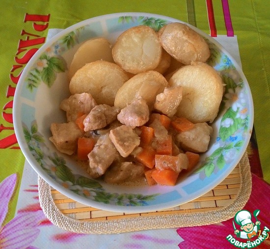 "Немецкий гуляш из свинины с овощами и жареным картофелем"