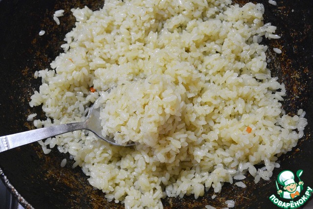 Рис на сковороде рецепт рассыпчатый сливочном масле. Рис по французски красивое фото. Рис по французски. Сардельки рисом рассыпчатый.