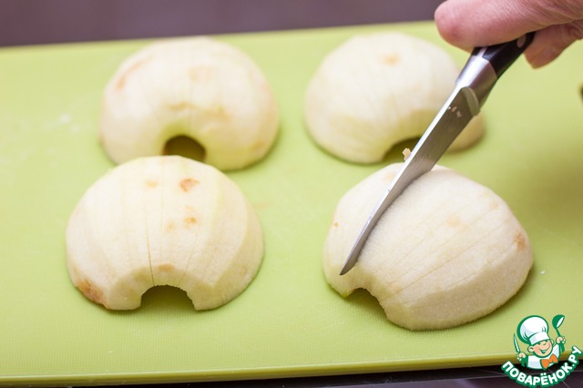 Печеные яблоки под овсяным штрейзелем: рецепт и пошаговая инструкция