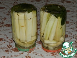 Marinated zucchini 