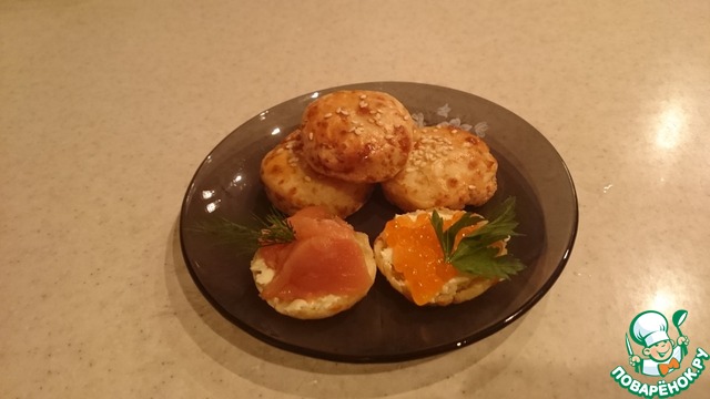 медальоны с сыром. медальоны с ананасом. мистер вульф паб. сырные шарики с соусом. сырные медальоны с халапеньо.