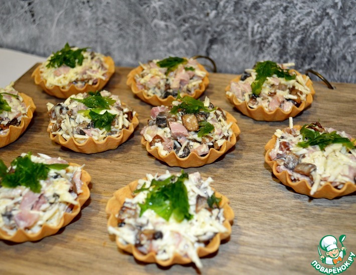 Тарталетки с копченой курицей и грибами – кулинарный рецепт
