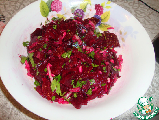 Простой и полезный витаминный салат из свеклы