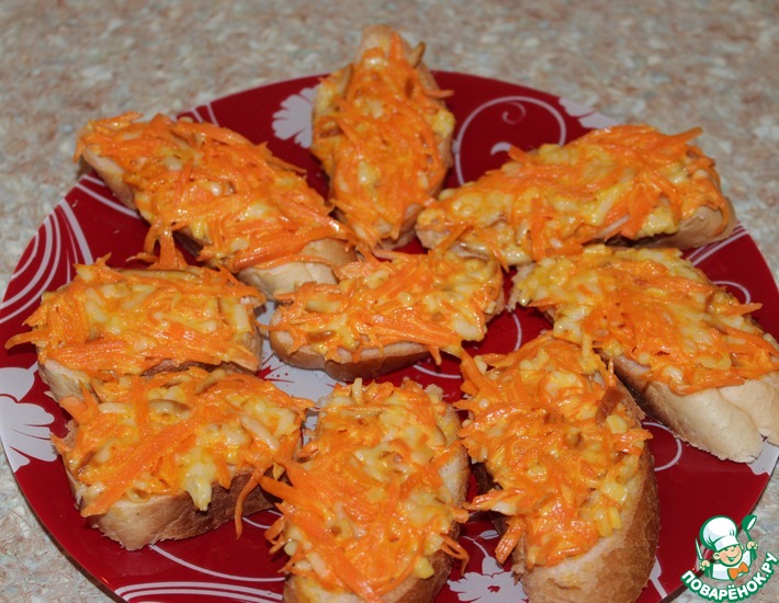 Рецепт: Бутерброд с морковью и колбасным сыром