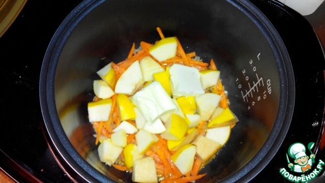Айва в мультиварке. Проваривание фруктов. Айва на пару в мультиварке. Нарезка дольками айвы фото пошагово. Айва в мультиварке.
