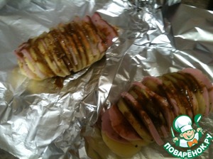 Картошка «Гармошка», запеченная с беконом, сыром, салом и колбасой