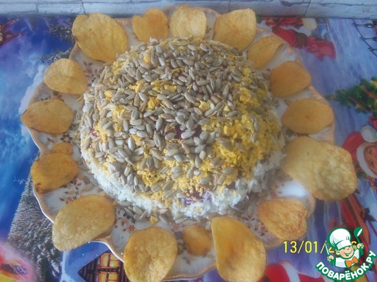 Очень простой салат из сыра, яиц и свеклы