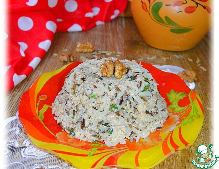 Рецепт: Салат рисовый с орехами и консервами