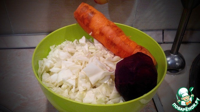 Капуста для шаурмы. Маринад капусты для шаурмы. Капуста с морковкой и уксусом с солью и сахаром. Горчичная капуста
