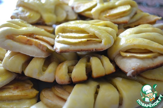 Конвертики с яблоками из творожного теста