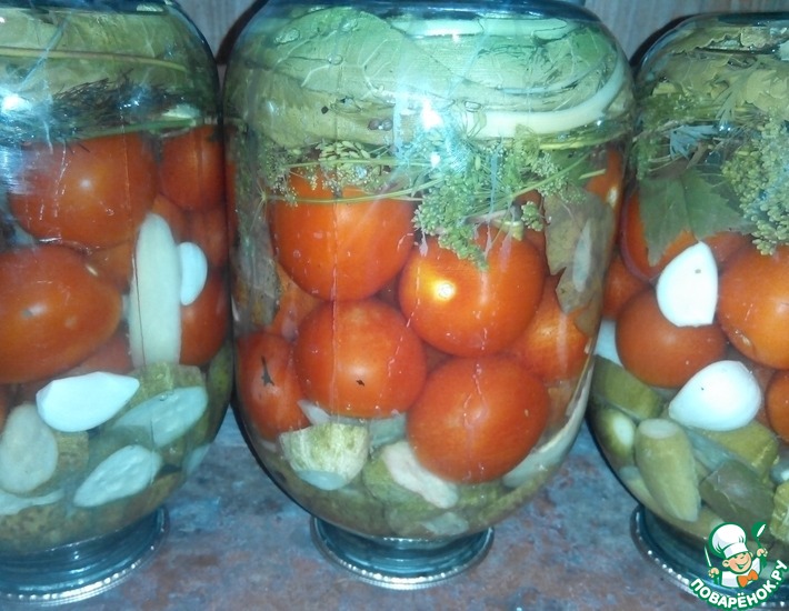 Рецепт: Консервированные помидоры с огурцами