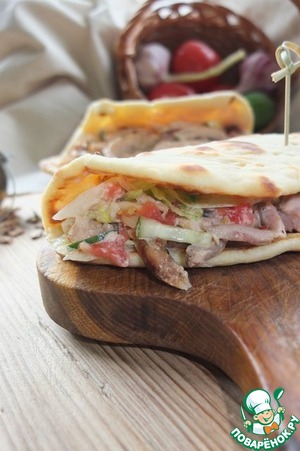 Flatbread with smoked chicken