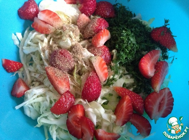 арбуз с фетой. страчателла с клубникой. салат весенний бриз. арбузный салат с персиком виноградом розовым сиропом с чили и имбирем. салат вкус лета.