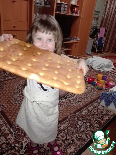 Внучка с фокаччей