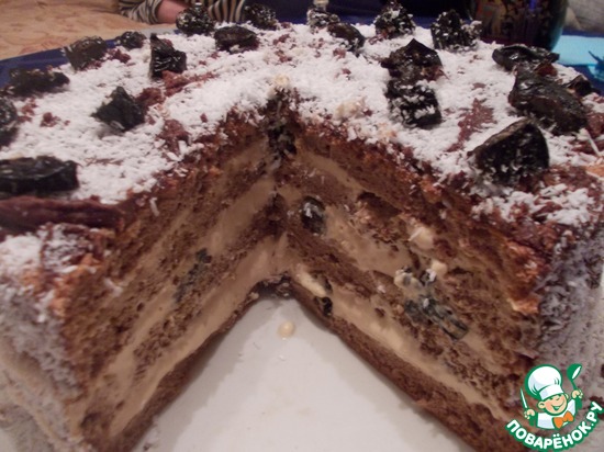 Шоколадно-сливочный торт с пьяным черносливом.