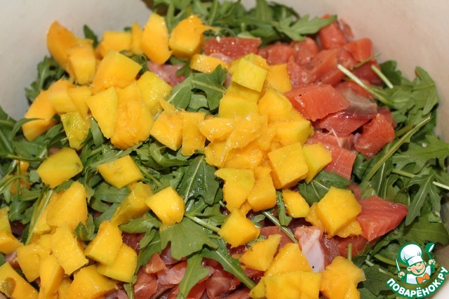 Салат с семгой и манго – кулинарный рецепт