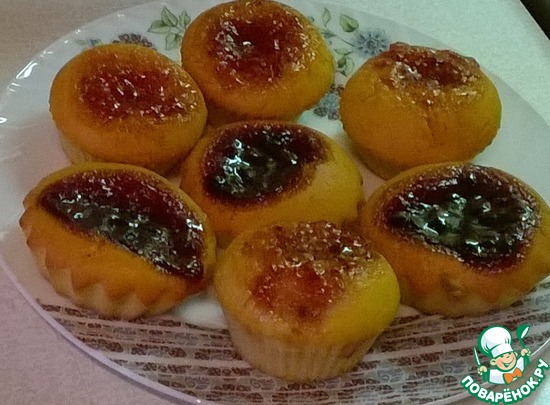 Кефирные кексы с малиновым джемом