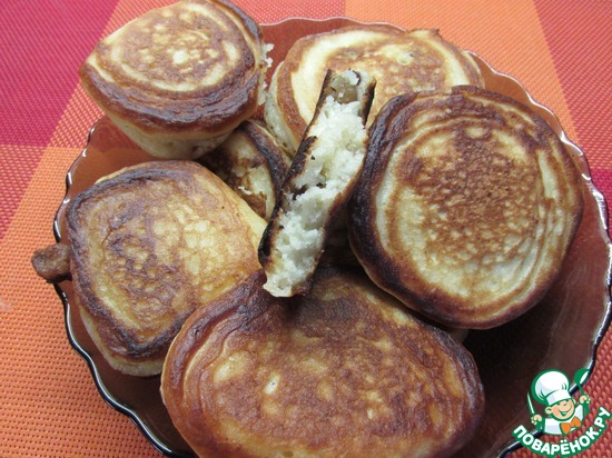 Пышные оладьи с начинкой из сухофруктов по рецепту tastyminute https://www.povarenok.ru/recipes/show/125313/