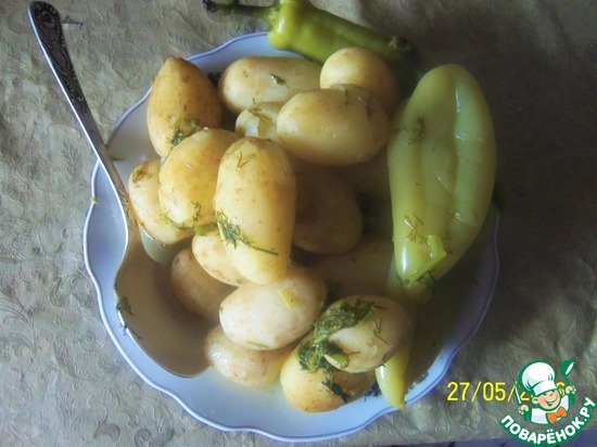 "Молодая картошка с чесноком и укропом в сливочном масле"