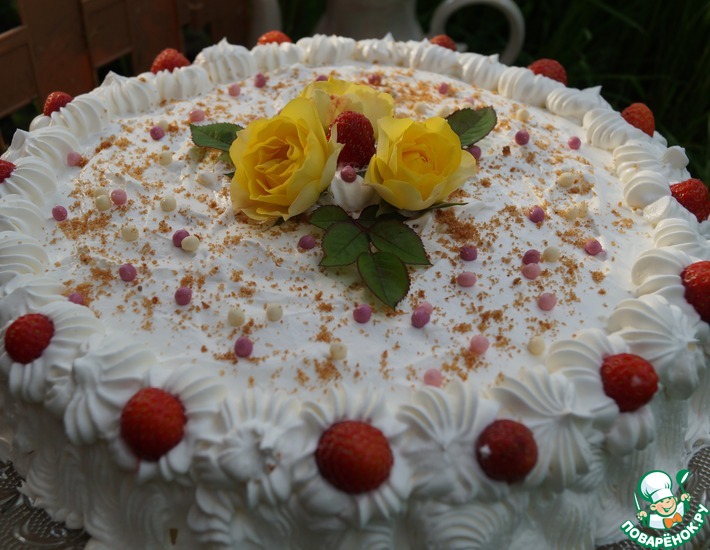 Рецепт: Бисквитный торт Клубника со сливками