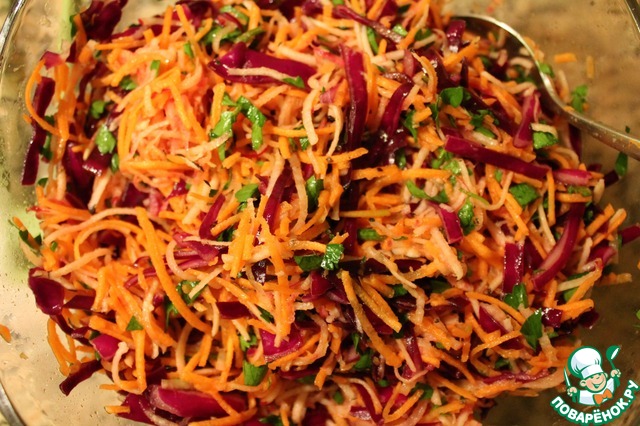 Рецепт Зимний салат с редисом и красной капустой