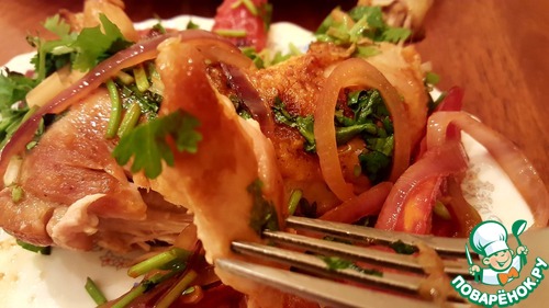 Рецепт Куриные окорочка на салате «Эль Гуна»