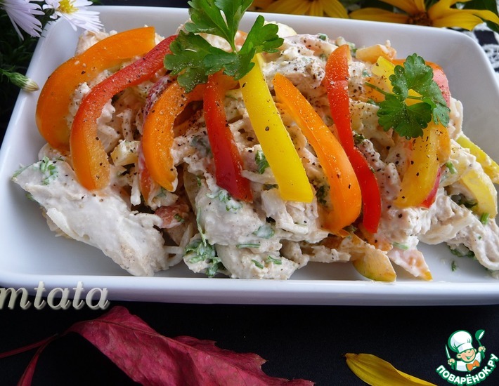 Рецепт: Куриный салат с болгарским перцем и сельдереем