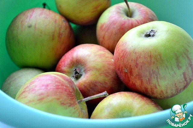 Пирог яблочный на сковороде без духовки - 80 фото
