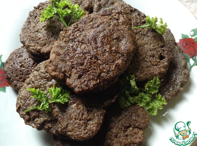 Рецепт котлет из печени говяжьей с манкой. Пышные печеночные котлеты. Котлеты из печени говяжьей. Печёночные котлеты из говяжьей печени. Пышные печеночные оладьи из куриной печени.