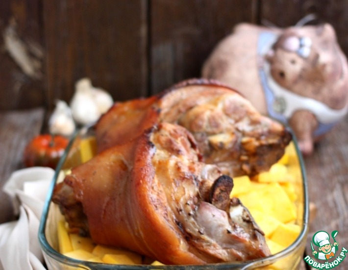 Рецепт свиной рульки в медовом маринаде с весенним гарниром