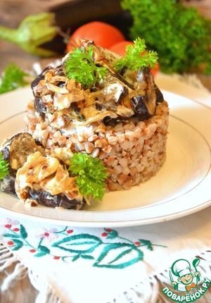 Buckwheat with eggplant in sour cream