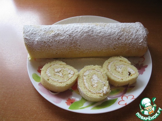 Рулет c малиной и сметанным кремом