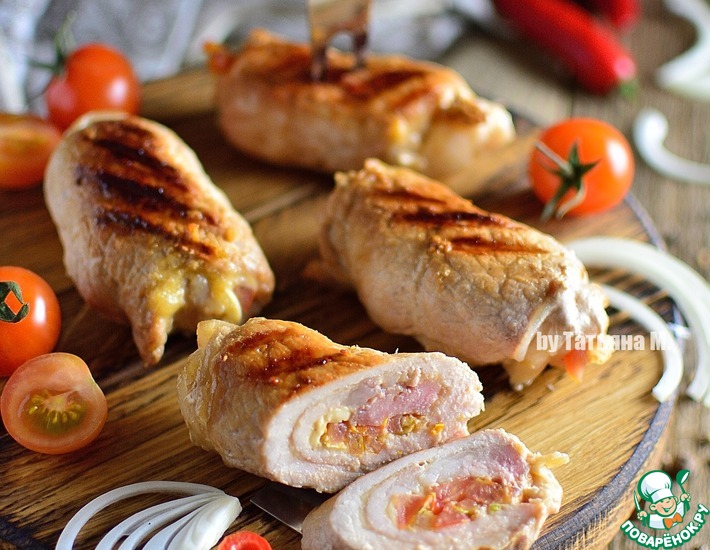 Рецепт: Свиные гриль-рулетики с томатной сальсой