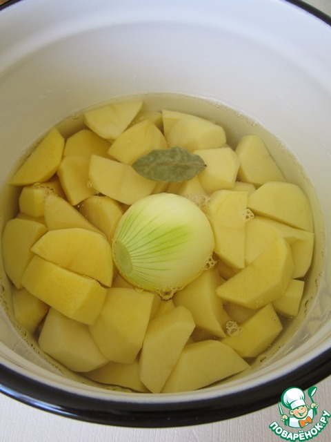 Первое ложат капусту или картошку. Что быстрее варится капуста или картошка.