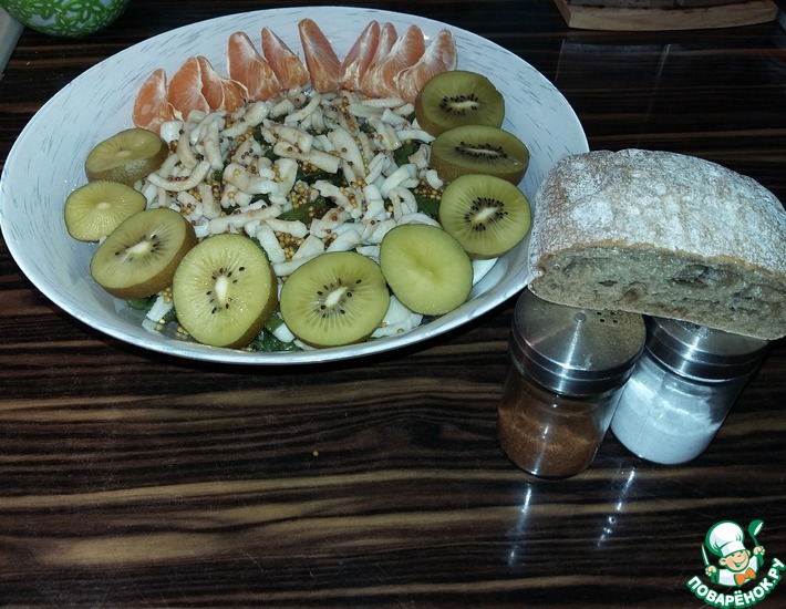Рецепт: Салат с кальмарами, грибами и овощами