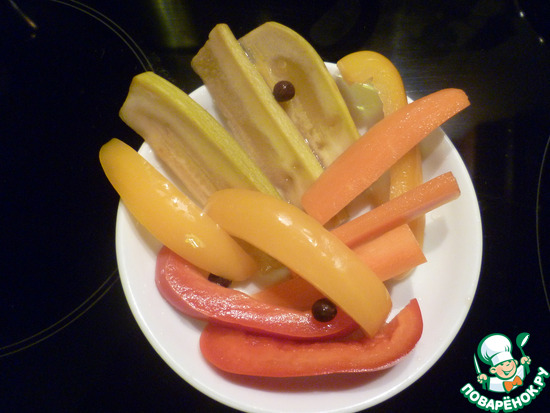 маринованные кабачки с морковью и перцем