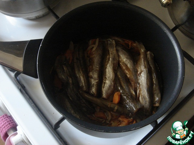 Как отварить скумбрию. Шкара из хамсы. Шкара из мойвы с картошкой. Суп с мойвой рецепт. Как приготовить скумбрию вкусно в кастрюле.