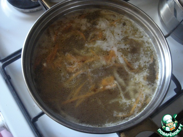 Мойва в духовке. Рецепт приготовления шпрот в домашних условиях из мойвы. Шкара из мойвы с картошкой. Шпроты из карася в мультиварке. Как сварить мойву в кастрюле вкусно.